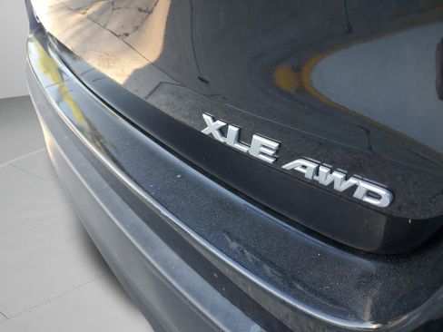 Used 2019 Toyota Highlander XLE image 7