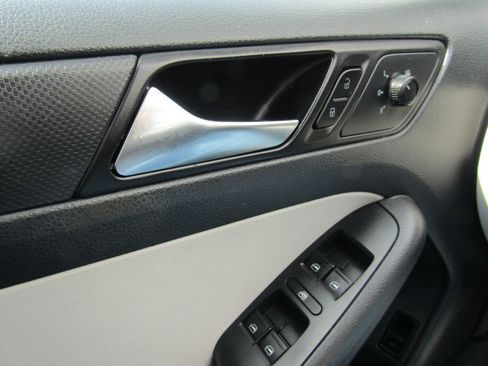 Used 2015 Volkswagen Jetta S image 27