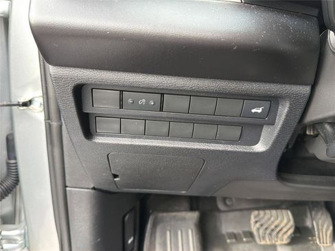 Used 2024 Mitsubishi Outlander SE AWD/4WD image 11