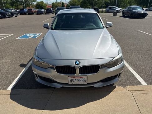 Used 2013 BMW 320i xDrive Sedan AWD/4WD image 3