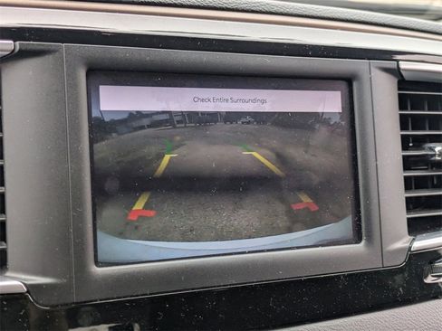 Used 2022 Chrysler Voyager LX image 21