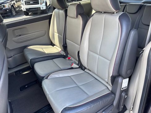 Used 2018 Kia Sedona LX w/ LX Essentials Premium Package FWD image 13