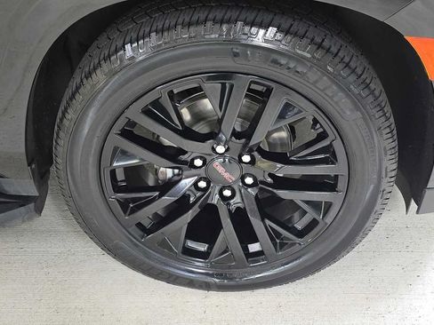 Used 2024 GMC Yukon Denali w/ Advanced Technology Package AWD/4WD image 9