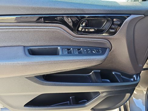 Used 2023 Honda Odyssey Touring image 18