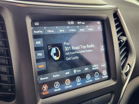 Used 2020 Jeep Cherokee Trailhawk w/ Cold Weather Group AWD/4WD image 21