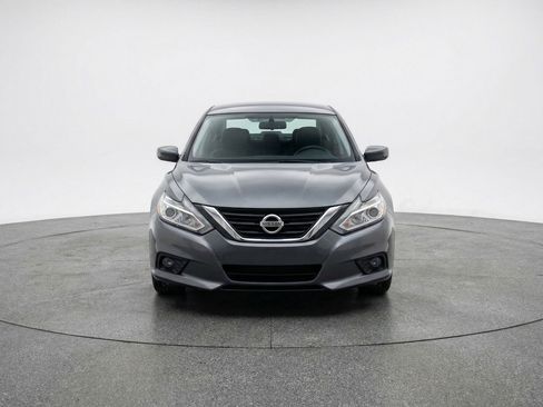 Used 2025 Nissan Altima 2.5 SV image 2