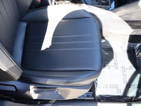 Used 2023 Volkswagen Tiguan SE R-Line image 32