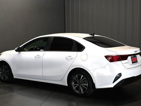 Used 2023 Kia Forte LXS w/ LXS Technology Package FWD image 7