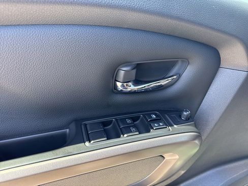 Used 2024 Nissan Titan SV w/ SV Bronze Edition Package image 25