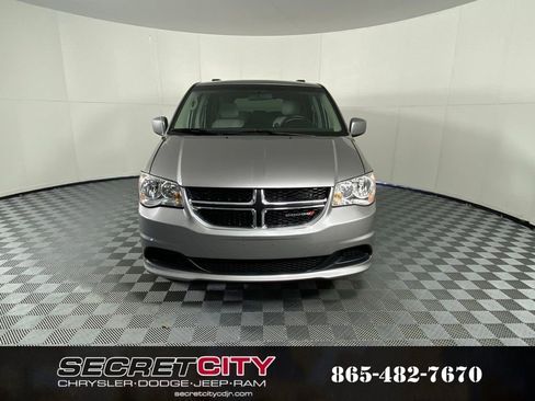 Used 2014 Dodge Grand Caravan SXT image 2