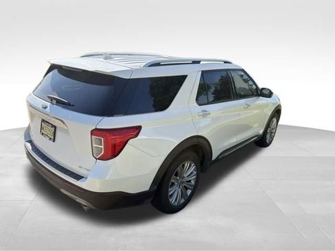 Used 2022 Ford Explorer Limited w/ Equipment Group 301A AWD/4WD image 3