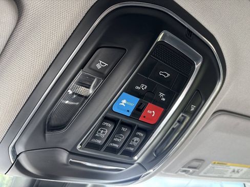 Used 2024 Jeep Grand Cherokee Limited w/ Black Appearance Package AWD/4WD image 29