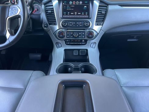 Used 2020 Chevrolet Suburban LT w/ Luxury Package image 16