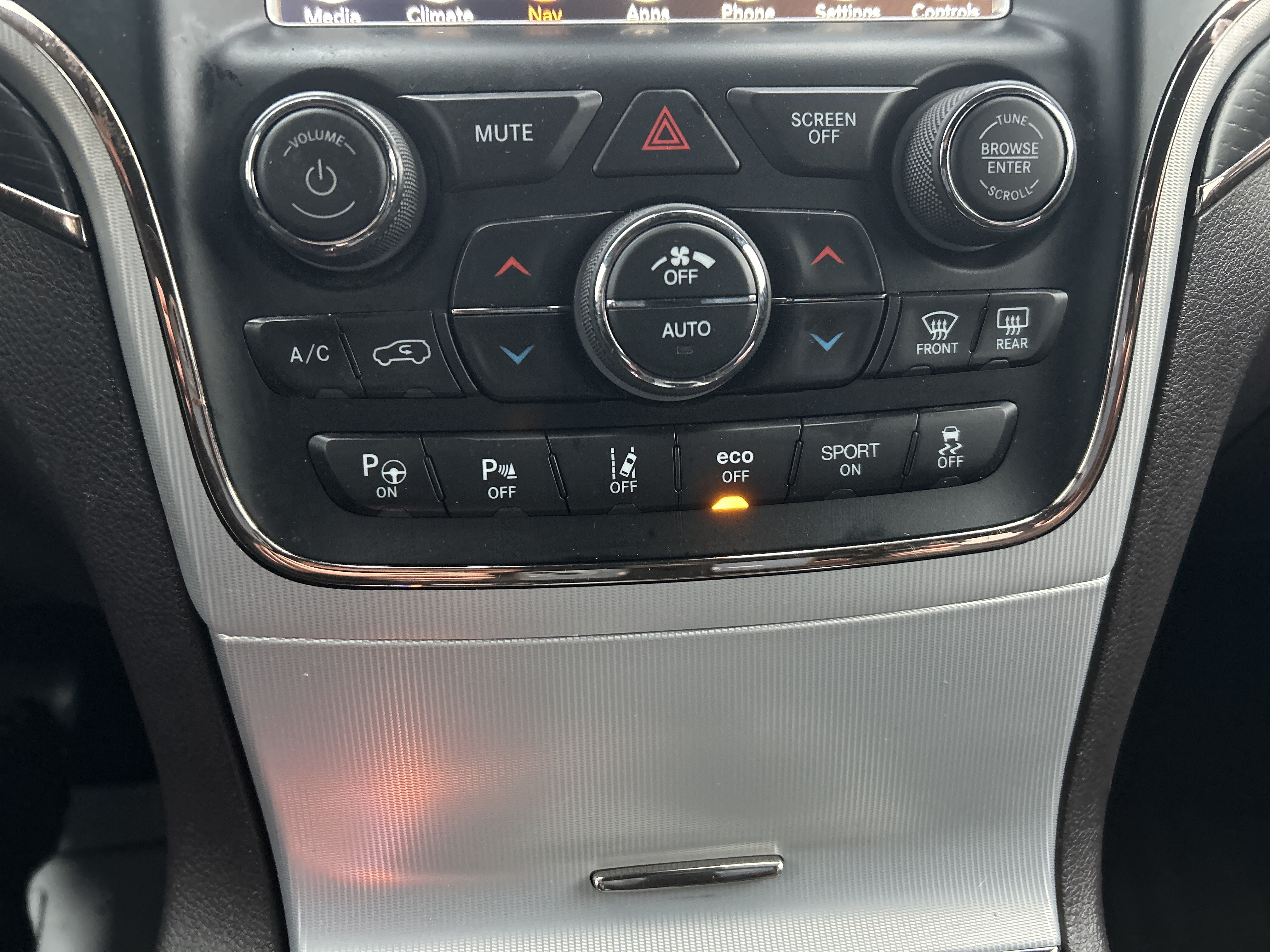 Used 2018 Jeep Grand Cherokee Summit w/ Skid Plate Group AWD/4WD image 20
