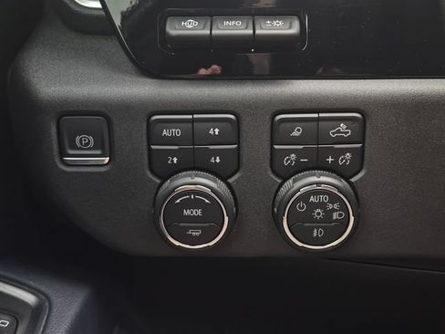 Used 2023 Chevrolet Silverado 1500 High Country w/ High Country Premium Package AWD/4WD image 27