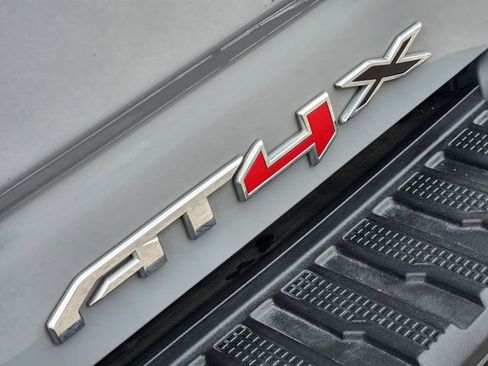 Used 2024 GMC Sierra 2500 AT4X image 8