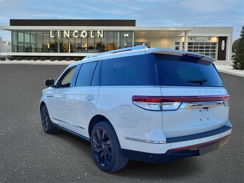 Used 2023 Lincoln Navigator Reserve image 3