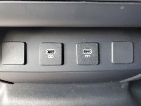 Used 2023 Land Rover Defender 110 S image 12