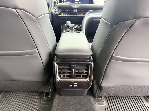 Used 2025 Toyota Crown Signia image 22