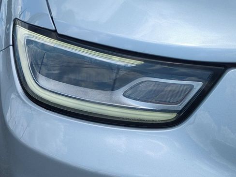 Used 2023 Chrysler Pacifica Touring-L FWD image 11