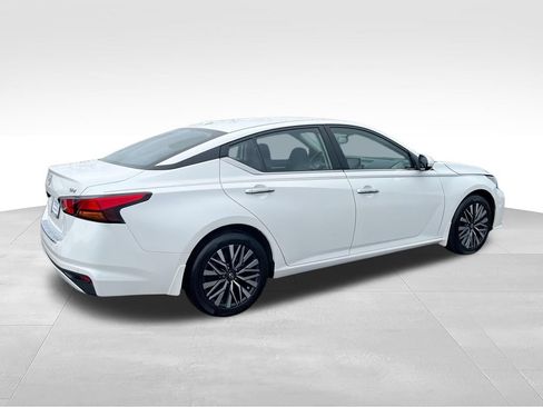 Used 2023 Nissan Altima 2.5 SV FWD image 8