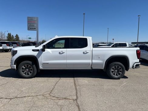 Used 2024 GMC Sierra 1500 AT4 image 2