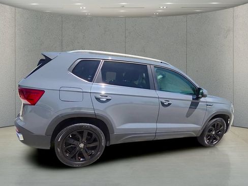Used 2022 Volkswagen Taos SEL w/ Panoramic Sunroof Package FWD image 40