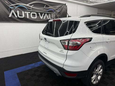 Used 2017 Ford Escape SE w/ Equipment Group 201A FWD image 3