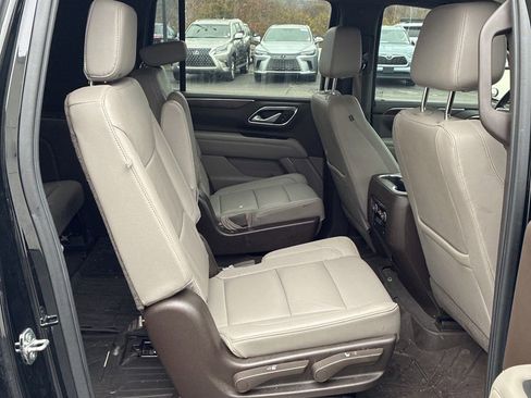 Used 2021 Chevrolet Suburban LT image 8
