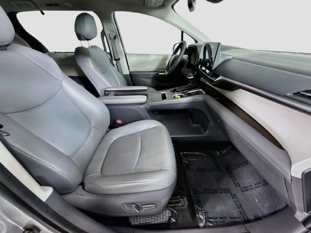 Certified 2021 Toyota Sienna XLE FWD image 31