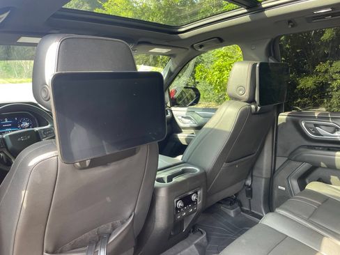 Used 2023 Chevrolet Suburban RST w/ Luxury Package AWD/4WD image 29