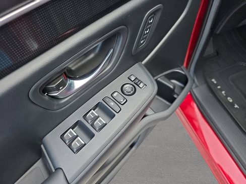 Used 2025 Honda Pilot Elite image 17