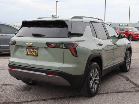 Used 2025 Chevrolet Equinox LT w/ Convenience Package II FWD image 4