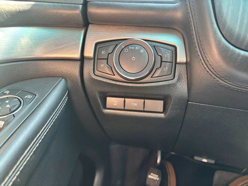 Used 2016 Ford Explorer Platinum AWD/4WD image 32