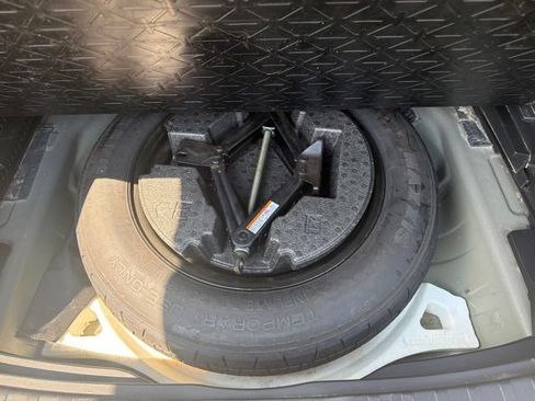 Used 2021 Toyota RAV4 LE AWD/4WD image 19