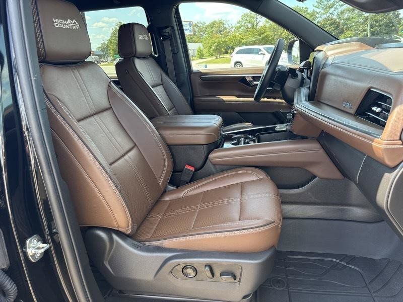 Used 2025 Chevrolet Tahoe High Country RWD image 17