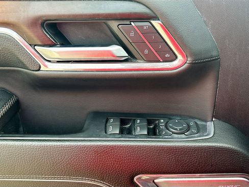Used 2024 GMC Sierra 2500 Denali w/ Denali Reserve Package AWD/4WD image 18
