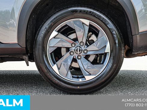 Used 2025 Nissan Rogue SV image 17