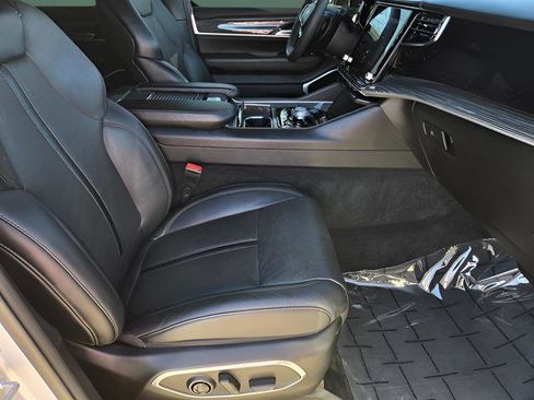 Used 2022 Jeep Wagoneer Series III w/ Premium Group I image 27