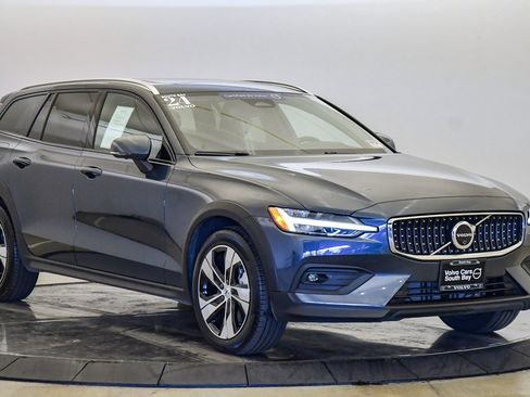 Certified 2024 Volvo V60 B5 Cross Country Plus image 6