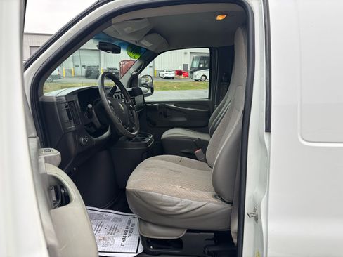 Used 2013 Chevrolet Express 2500 Extended image 9