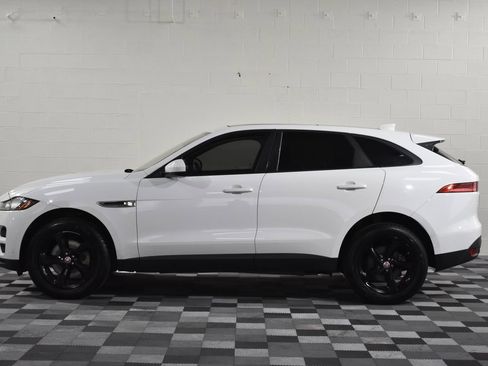Used 2018 Jaguar F-PACE Premium image 2