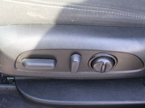 Used 2023 Chevrolet Traverse LT image 11