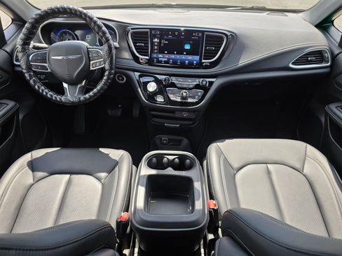 Used 2026 Chrysler Pacifica Select AWD/4WD image 10