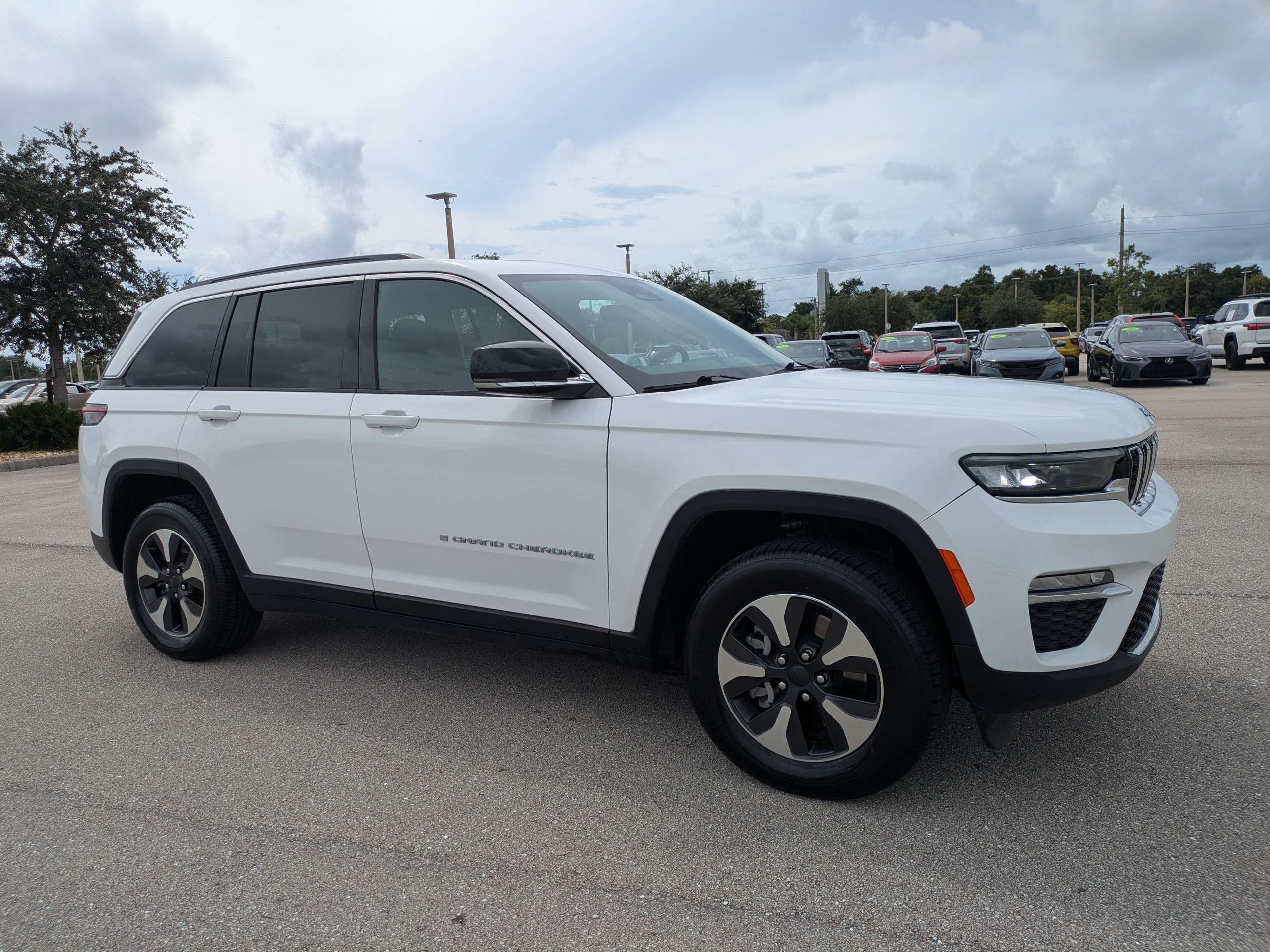 Used 2024 Jeep Grand Cherokee Limited 4xe AWD/4WD image 2