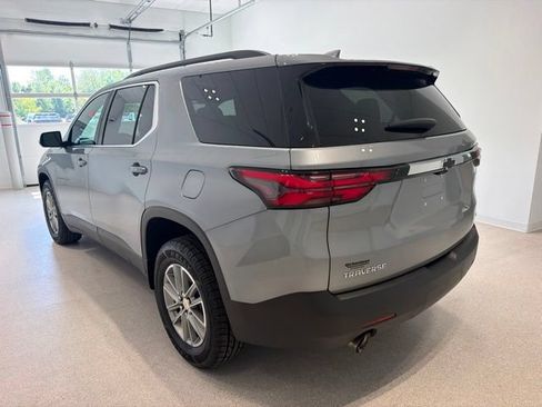 Used 2023 Chevrolet Traverse LT FWD image 4