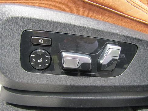 Used 2024 BMW X7 xDrive40i w/ Premium Package image 15