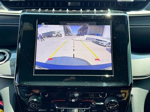 Used 2021 Jeep Grand Cherokee L Laredo image 31