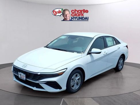 New 2026 Hyundai Elantra SE FWD image 1