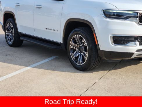 Used 2024 Jeep Wagoneer Series II w/ Flexible Seating Group RWD image 11